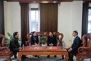 ຄະນະຜູ້ແທນໜັງສືພິມ ເຍິນເຢິນ ຢ້ຽມຢາມແຂວງຊຽງຂວາງ