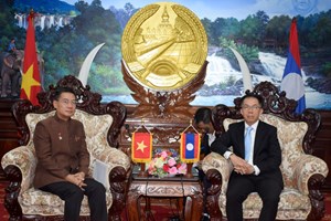 ກົງສູນໃຫຍ່ ຫວຽດນາມປະຈໍາ ນະຄອນປາກເຊເຂົ້າອວຍພອນການນໍາແຂວງສາລະວັນ