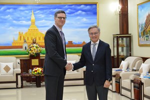 ຫົວໜ້າ ຄຕພ ຕ້ອນຮັບທູດອົສຕຣາລີ ອຳລາ