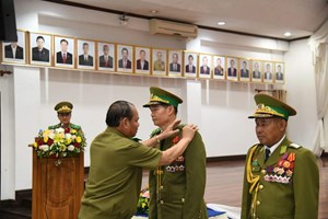 ກະຊວງ ປກສ ປະກາດການເລື່ອນຊັ້ນໃຫ້ນາຍຕໍາຫຼວດຂັ້ນສູງ