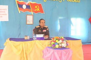 ຫົວໜ້າການເມືອງກອງພັນໃຫຍ່ 202 ພົບປະໂອ້ລົມພະນັກງານ-ນັກຮົບພະແນກການເມືອງ