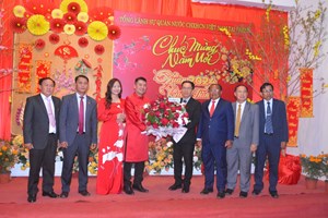 ເຈົ້າແຂວງສາລະວັນ ອວຍພອນກົງສູນຫວຽດນາມປະຈຳພາກໃຕ້ ເນື່ອງໃນໂອກາດບຸນປີໃໝ່ຫວຽດນາມ ປີ 2024.