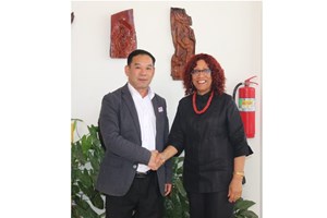  ທູດກູບາຢ້ຽມຢາມ ໜັງສືພິມປະຊາຊົນ 