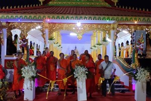 ສາລະວັນ ສະຫຼອງຫໍໄຫວ້ຮູບເໝືອນຍາທ່ານ ຫຼັກຄຳ ຄຳບາງ ລ້ານທະລັງສີ 