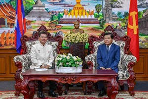 ກົງສູນໃຫຍ່ ຫວຽດນາມ ປະຈໍາພາກໃຕ້ເຂົ້າອວຍພອນການນໍາແຂວງຈໍາປາສັກ