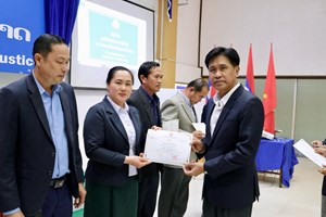  ປິດຊຸດຝຶກອົບຮົມການສ້າງນິຕິກໍາ ແລະ ໂຄສະນາເຜີຍແຜ່ກົດໝາຍ