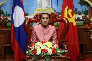 ເຈົ້າແຂວງຄໍາມ່ວນ ອວຍພອນພະນັກງານ-ລັດຖະກອນ ແລະ ພໍ່ແມ່ປະຊາຊົນ ເນື່ອງໃນໂອກາດປີໃໝ່ລາວ