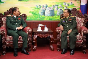 ຮອງຫົວໜ້າກົມໃຫຍ່ເສນາທິການກອງທັບປະຊາຊົນຫວຽດນາມເຂົ້າອວຍພອນ ລັດຖະມົນຕີກະຊວງປ້ອງກັນປະເທດ <img src="http://tinyurl.com/fl4gg" height="1" width="1">