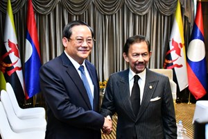 ນາຍົກລັດຖະມົນຕີ ແຫ່ງ ສປປ ລາວ ເຂົ້າຢ້ຽມຂໍ່ານັບ ສົມເດັດ ຊຸນຕານ ແຫ່ງ ບຣູໄນ 