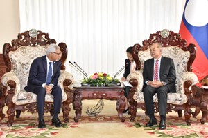 ທ່ານກິແກ້ວ ໄຂຄຳພິທູນ ຕ້ອນຮັບເລຂາທິການສະຫະພັນກາແດງ ແລະ ຊີກວົງເດືອນແດງສາກົນ