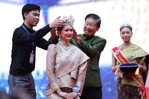 ນາງ ວິສຸດາ ອຸ່ນແກ້ວຄວ້າຕໍາແໜ່ງນາງສາວດອກງິ້ວບານປະຈຳປີ 2024