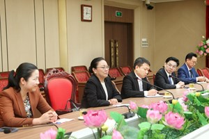 ທູດລາວ ປະຈຳ ຫວຽດນາມ ເຂົ້າຢ້ຽມຂ່ຳນັບ ເລຂາຄະນະພັກນະຄອນຫຼວງຮ່າໂນ້ຍ