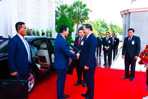 ພິທີຕ້ອນຮັບ ສົມເດັດ ມະຫາ ບໍວໍ ທິບໍດີ ຮຸນ ມາເນັດ ຢ່າງເປັນທາງການ