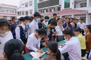 ໂຮງຮຽນໄດ້ສ້າງໂອກາດພັດທະນາ ແກ່ພວກເຮົາ