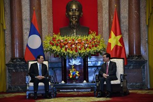 ນາຍົກລັດຖະມົນຕີ ເຂົ້າຢ້ຽມຂໍ່ານັບການນໍາຂັ້ນສູງ ຫວຽດນາມ