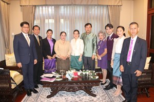 ຄູລາວ ໄດ້ຮັບລາງວັນລາງວັນສົມເດັດເຈົ້າຟ້າມະຫາຈັກກຣີເປັນ 5 ລຸ້ນ