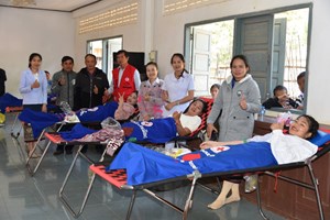 ອົງການກາແດງແຂວງໄຊຍະບູລີ ລົງໂຄສະນາຮັບບໍລິຈາກເລືອດ