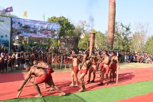 ງານບຸນກະບອງໃຫຍ່ເຜົ່າບຣູ ຕິດພັນກັບພິທີເປີດປີທ່ອງທ່ຽວເມືອງ