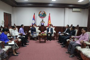 ເຈົ້າແຂວງເຊກອງ ຕ້ອນຮັບຮອງລັດຖະມົນຕີກະຊວງພາຍໃນ