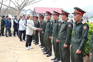 ເຈົ້າແຂວງຫຼວງພະບາງເຄື່ອນໄຫວຢ້ຽມຢາມກອງພັນນ້ອຍ 413.