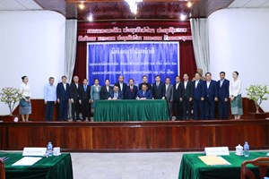 ມອບ-ຮັບ ໜ້າທີ່ ລັດຖະມົນຕີກະຊວງກະສິກໍາ ແລະ ປ່າໄມ້ ຜູ້ເກົ່າ-ຜູ້ໃໝ່