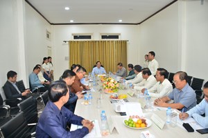 ນາຍົກລັດຖະມົນຕີເຄື່ອນໄຫວຊຸກຍູ້ວຽກງານເສດຖະກິດຢູ່ແຂວງອັດຕະປື