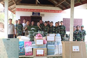 ຫ້ອງການສະຫະພັນແມ່ຍິງກອງທັບມອບເຄື່ອງ ໃຫ້ກອງປະຕິບັດງານ 201