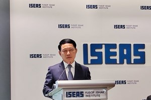 ທ່ານ ສະເຫຼີມໄຊ ກົມມະສິດ ຢ້ຽມຢາມເຮັດວຽກ ຢູ່ ປະເທດສິງກະໂປ