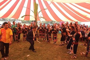 ເຜົ່າອາຄາ  ຈັດງານບຸນກິນຈຽງ ສົ່ງທ້າຍປີເກົ່າຕ້ອນຮັບປີໃໝ