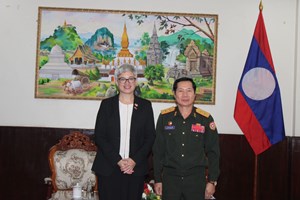 ຫົວໜ້າຫ້ອງວ່າການກະຊວງປ້ອງກັນປະເທດ ຕ້ອນຮັບທູດການາດາ ປະຈໍາອາຊຽນ