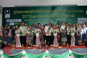 213 ຮ້ານ ເຂົ້າຮ່ວມວາງສະແດງ ງານມະຫະກໍາສີມືຫັດຖະກໍາລາວຄັ້ງທີ 22