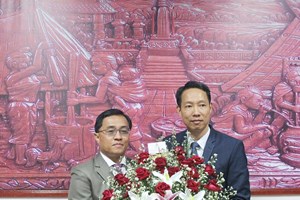 ເຈົ້າແຂວງເຊກອງ ຕ້ອນຮັບກົງສູນໃຫຍ່ແຫ່ງຣາຊະອານາຈັກກໍາປູເຈຍ ປະຈໍານະຄອນປາກເຊ ອວຍພອນວັນຊາດ