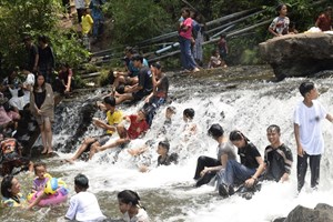 ຕາດເລາະ-ຕາດຮັງ ສະຖານທ່ອງທ່ຽວອີກແຫ່ງໜຶ່ງທີ່ຄວນໄປສຳພັດ 