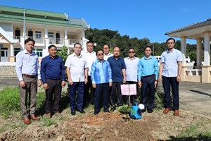 ທ່ານ  ຄໍາພັນ ພົມມະທັດ ຢ້ຽມຢາມ ສູນສົ່ງເສີມເຕັກນິກກະສິກໍາ ແລະ ປ່າໄມ້ຮ່ວມມືລາວ-ຫວຽດນາມ ເມືອງຊຳເໜືອ