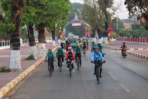 ຄໍາມ່ວນ ຈັດກິດຈະກໍາຂີ່ລົດຖີບເພື່ອສຸຂະພາບເນື່ອງໃນວັນແມ່ຍິງສາກົນ