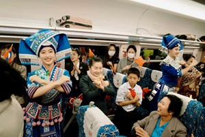 ສະແດງຄອນເສີດໃນຂະບວນລົດໄຟ ລາວ-ຈີນ ຕ້ອນຮັບປີໃໝ່ຈີນ