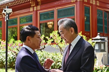 ຜູ້​ຕາງໜ້າ​ພິ​ເສດຂອງ ສະ​ຫາຍເລ​ຂາ​ທິກ​ານ​​ໃຫ​ຍ່  ​ຄະ​ນະ​ບໍ​ລິ​ຫານ​ງານ​ສູນ​ກາງພັກ ປປ ​ລາວ ຢ້ຽມຢາ​ມ​ ສປ ຈີນ