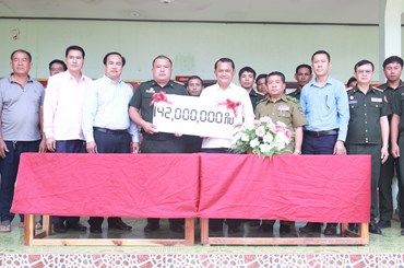 ມອບ-ຮັບ ໂຄງການຕິດຕັ້ງໄຟຟ້າເຂົ້າປ້ອມຫ້ວຍອີ່ຮຸມ ກອງຮ້ອຍທະຫານຊາຍແດນ 158