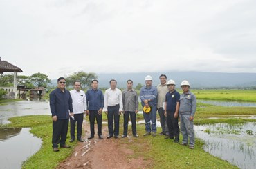 ການນໍາເມືອງທຸລະຄົມ ລົງຕິດຕາມຈຸດລະບາຍນໍ້າ ຢູ່ບ້ານປາກຫາງ