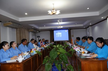 ສະຫະພັນກໍາມະບານສາລະວັນ ແລະ ສະຫະພັນແຮງງານ ນະຄອນເຫວ້ ພົບປະແລກປ່ຽນບົດຮຽນ