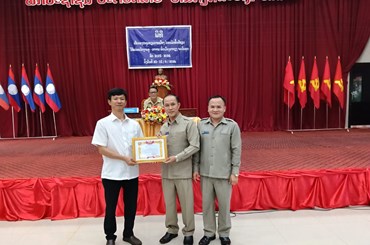 ບໍລິສັດຢາງພາລາຫວຽດ-ລາວ ມອບທຶນສະໜັບສະໜູນການສຶກສາ ແລະ ສາທາລະນະສຸກເມືອງ​ບາ​ຈຽງ
