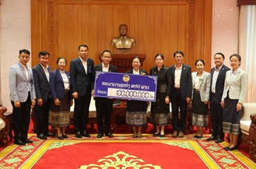 ທະນາຄານແຫ່ງ ສປປ ລາວ ມອບເງິນ 100 ລ້ານກີບ ຊ່ວຍເຫຼືອບັນເທົາໄພນໍ້າຖ້ວມແຂວງຄຳມ່ວນ