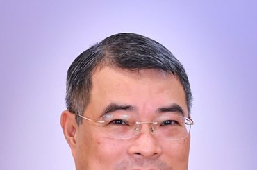 ຊີວະປະຫວັດຫຍໍ້