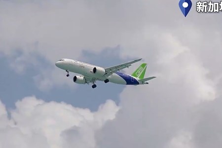 ງານວາງສະແດງການບິນສິງກະໂປຄັ້ງທີ 10