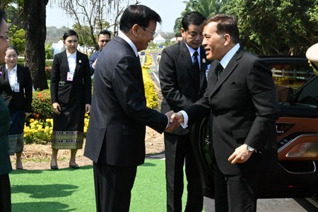 ເຈົ້າຊີວິດ ແຫ່ງ ຣາຊະອານາຈັກໄທ ຢ້ຽມຢາມສູນພັດທະນາ ແລະ ບໍລິການດ້ານການກະເສດຫ້ວຍຊອນ-ຫ້ວຍຊົ້ວ