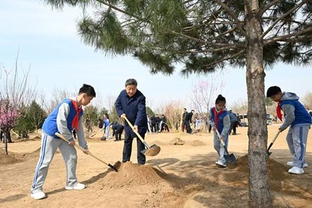 ພວກ​ເຮົາ​ທຸກ​ຄົນ​ຕ່າງ​ກໍ​ເປັນ​ຜູ້​ໄດ້​ຮົ່ມ​ເຢັນແຕ່​ຍິ່ງ​ຄວນ​ເປັນ​ຜູ້​ປູກ​ໄມ້