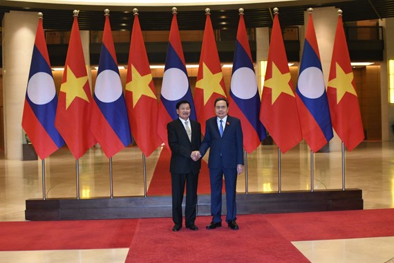 ເລຂາທິການໃຫຍ່, ປະທານປະເທດລາວ ພົບປະກັບ ປະທານສະພາແຫ່ງຊາດ ຫວຽດນາມ