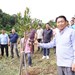 ພະ​ນັກ​ງານ​ບຳ​ນານ ​ຜູ້​ທົດລອງປູກໝາກ ກາດີເມຍ