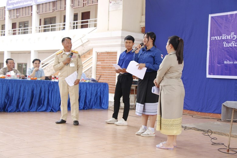 ຄະນະໂຄສະນາອົບຮົມ ນວ ເຜີຍແຜ່ຄວາມຮູ້ກ່ຽວກັບ ໂຄງການຂົນສົ່ງແບບຍືນຍົງໃນຕົວເມືອງ