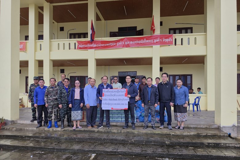 ພີພີເອັສທີ ກໍ່ສ້າງຂົວ-ທາງ ມອບເຄື່ອງຊ່ວຍເຫຼືອໃຫ້ຜູ້ປະສົບໄພນ້ຳຖ້ວມ ເມືອງຍົມມະລາດ